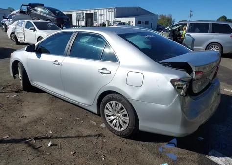 2014 Toyota Camry L z USA, uszkodzony, nr VIN 4T1BF1FK2EU859639